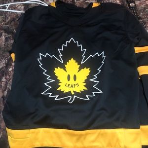 Leafs reversible drew/matthews jersey
